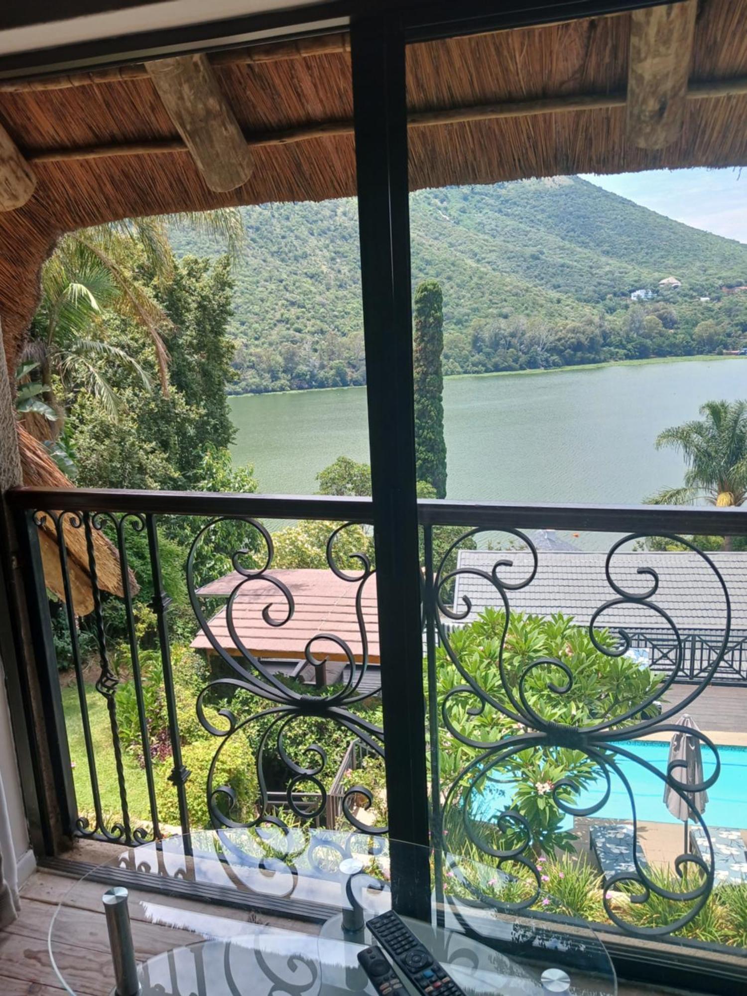 Cozy Kosmos Bed & Breakfast Hartbeespoort Luaran gambar